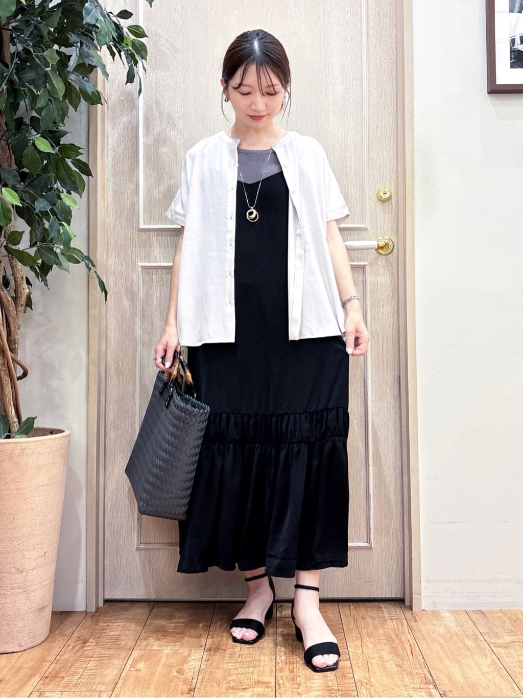 なみさんの「SHOO･LA･RUE｜【洗える/プチプラ】大人の抜け感をプラスする バンドカラーシャツ」を使ったコーディネート