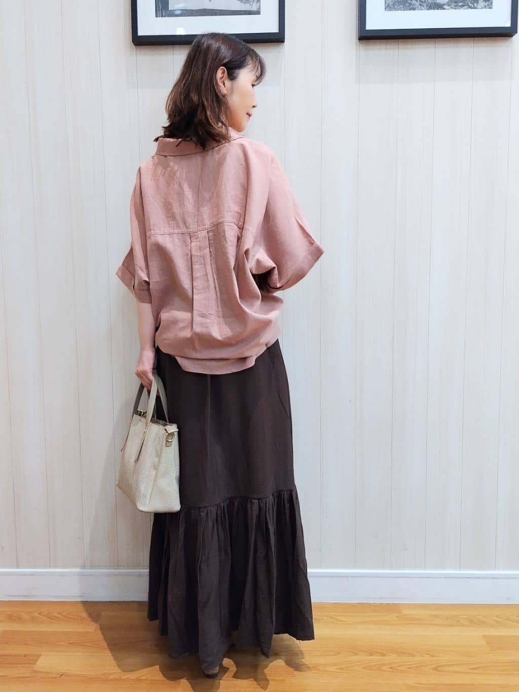 yseさんの「SHOO･LA･RUE｜【S-LL/UV/接触冷感/抗菌防臭】体型を自然にカバー フレンチリネンブレンド襟付ドルマンシャツ」を使ったコーディネート