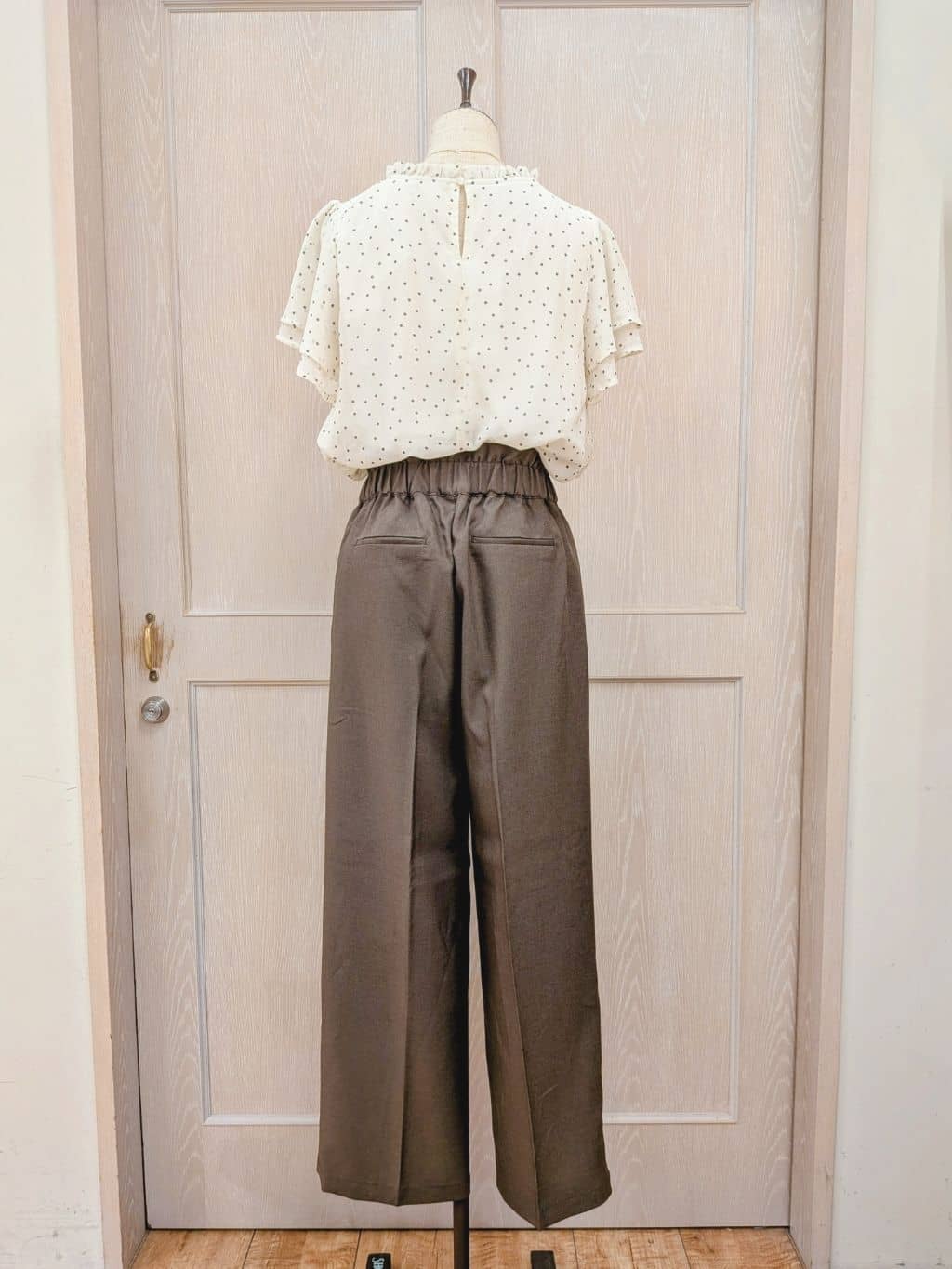 naoさんの「SHOO･LA･RUE｜◆ビジューYストラップサンダル」を使ったコーディネート