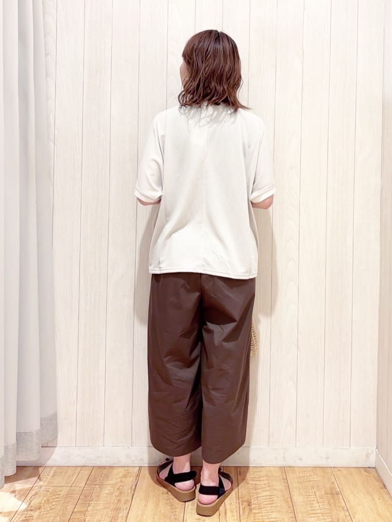 あいこさんの「SHOO･LA･RUE｜【ひんやり/UV】高気温でも快適に インせず決まるドルマントップス」を使ったコーディネート