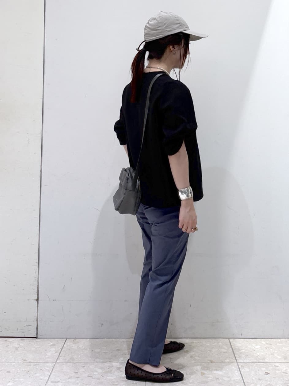 mameさんの「OPAQUE.CLIP｜麻混ハイストレッチイージースティックパンツ【洗濯機洗い可】」を使ったコーディネート