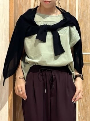 meiさんの「SHOO･LA･RUE｜【洗える/S-LL/体型カバー】レース使いが華やか フレンチスリーブコットンTシャツ」を使ったコーディネート