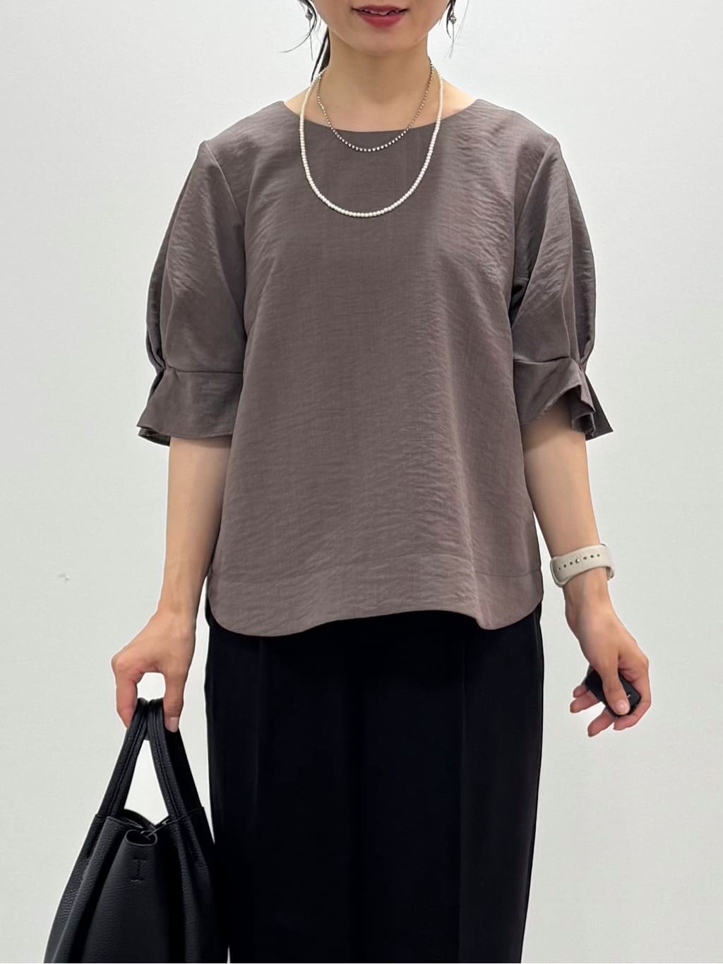 kozuさんの「index｜《8色展開／XS-LLサイズ》タックパフスリーブブラウス【洗濯機洗い可／吸水速乾／防シワ／抗ピル】」を使ったコーディネート