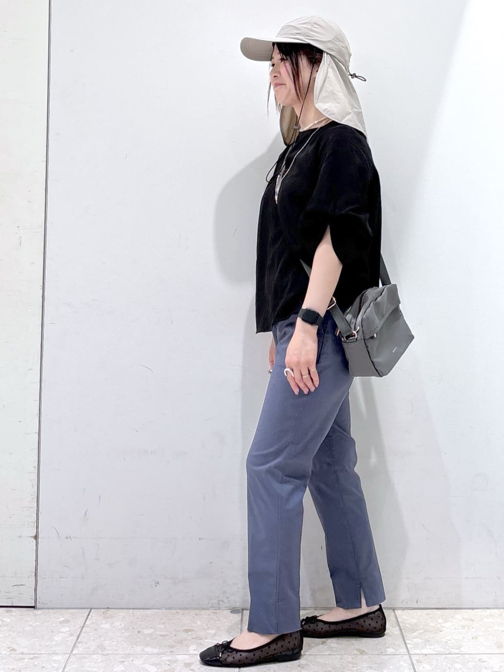 mameさんの「OPAQUE.CLIP｜麻混ハイストレッチイージースティックパンツ【洗濯機洗い可】」を使ったコーディネート