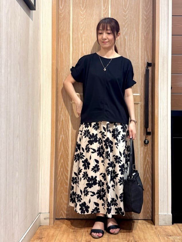 KAORIさんの「SHOO･LA･RUE｜【S-LL/UV/プチプラ】お袖タックで好印象 デザインTシャツ」を使ったコーディネート