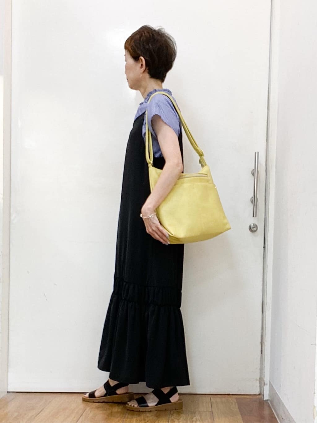 みぃさんの「SHOO･LA･RUE｜【ひんやり】シャーリングがアクセントに 大人のデザインキャミワンピース」を使ったコーディネート