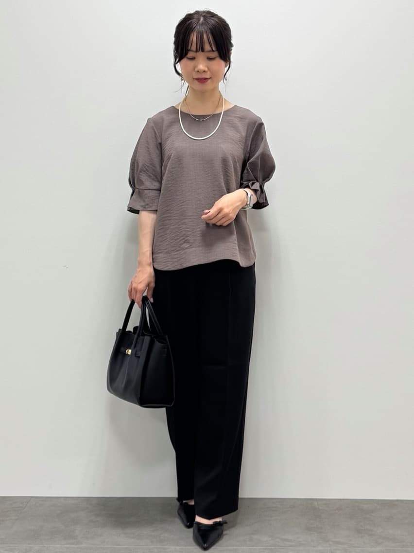 kozuさんの「index｜《8色展開／XS-LLサイズ》タックパフスリーブブラウス【洗濯機洗い可／吸水速乾／防シワ／抗ピル】」を使ったコーディネート
