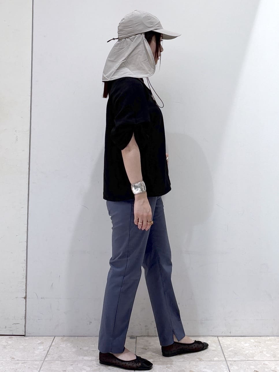 mameさんの「OPAQUE.CLIP｜麻混ハイストレッチイージースティックパンツ【洗濯機洗い可】」を使ったコーディネート
