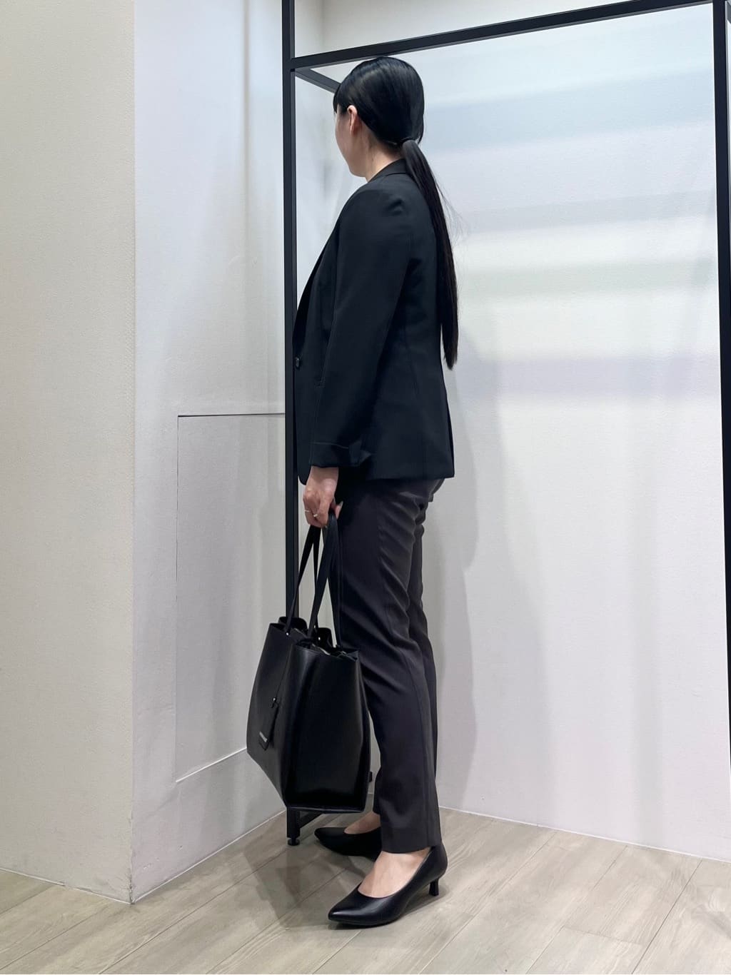 hasuさんの「INDIVI｜【パンツ人気1位／褒められパンツ／洗える】ウエストゴムタックテーパードパンツ」を使ったコーディネート