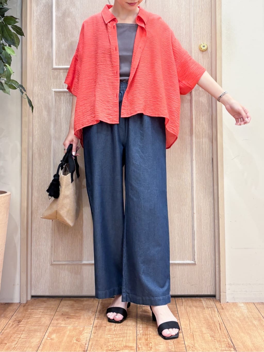 なみさんの「SHOO･LA･RUE｜ゆるっと感がこなれ見え ワッシャーシアー半袖シャツ」を使ったコーディネート