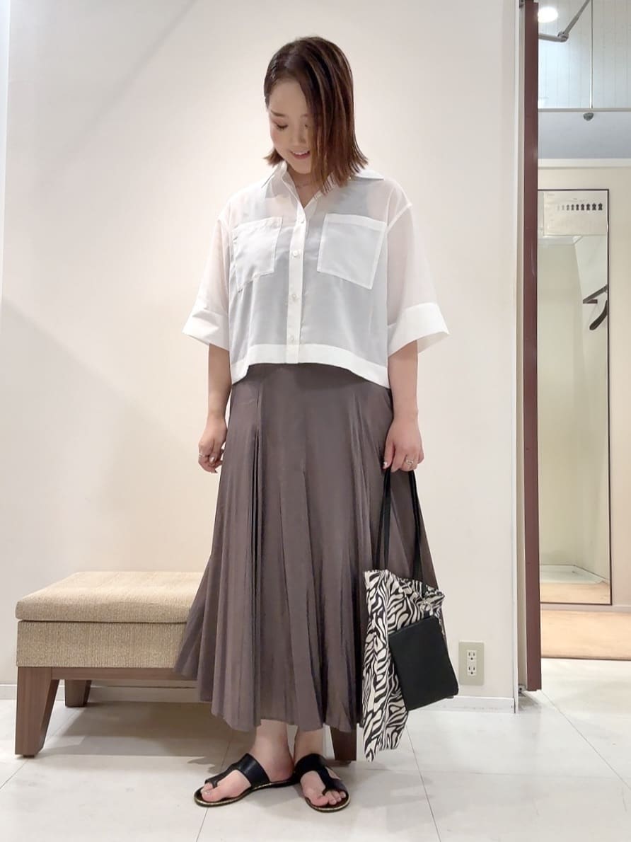 YUIさんの「UNTITLED｜【前開き/洗える】ショート丈シアーシャツ」を使ったコーディネート