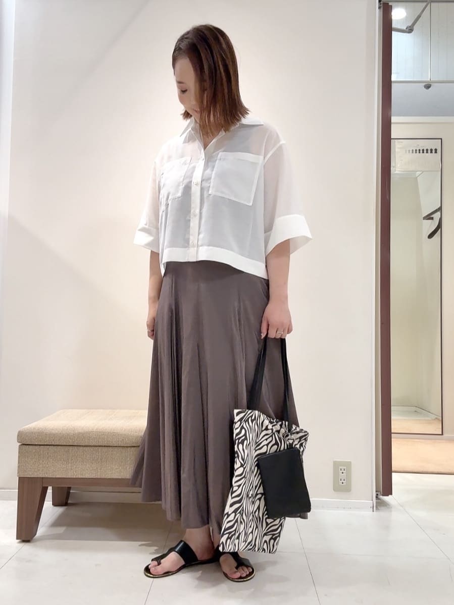 YUIさんの「UNTITLED｜【前開き/洗える】ショート丈シアーシャツ」を使ったコーディネート
