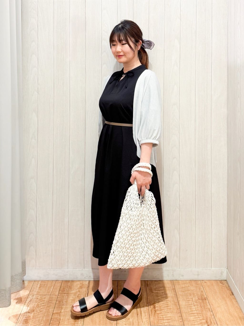 愛さんの「SHOO･LA･RUE｜【UV/さらさらタッチ】女性らしさ漂う 5分袖ボレロカーディガン」を使ったコーディネート