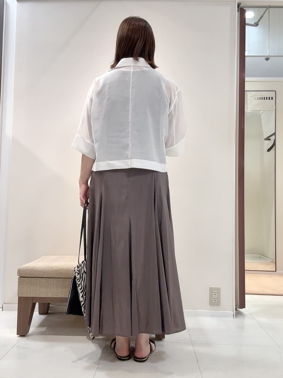 YUIさんの「UNTITLED｜【前開き/洗える】ショート丈シアーシャツ」を使ったコーディネート