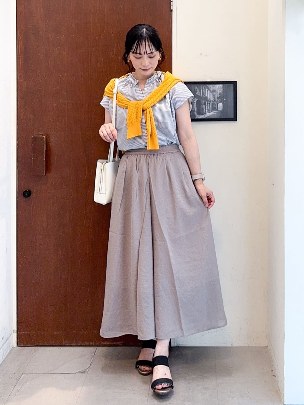 𝐇𝐢𝐫𝐨𝐦𝐢さんの「SHOO･LA･RUE｜【S-LL】透かし編みが大人上品 マルチボタンニットカーディガン」を使ったコーディネート