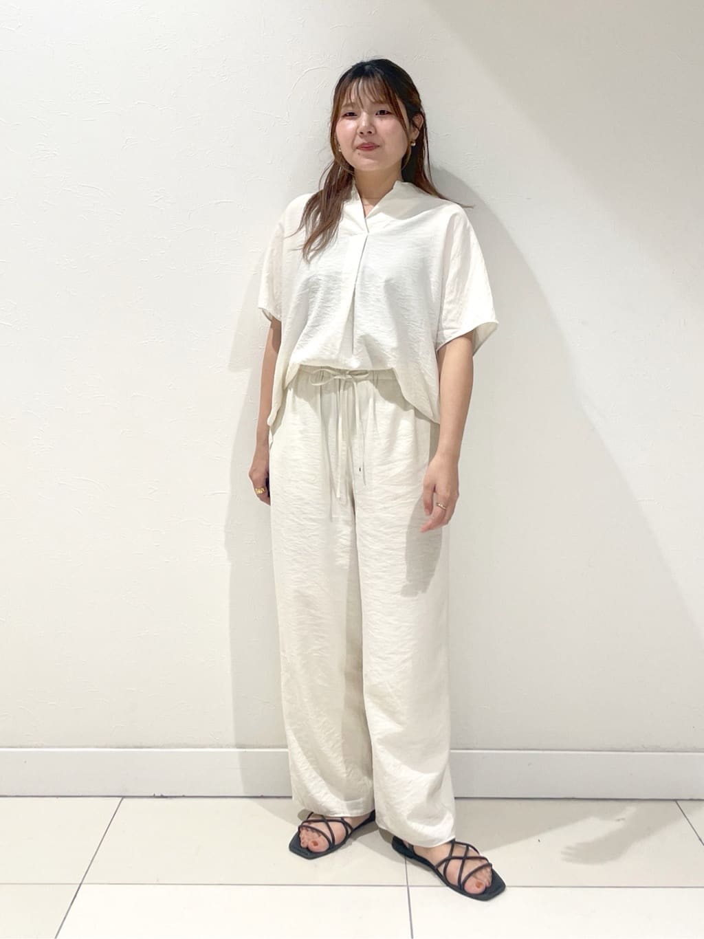 YUUKIさんの「INDIVI｜◆【洗える／和紙混素材】ドライタッチニットカーディガン」を使ったコーディネート
