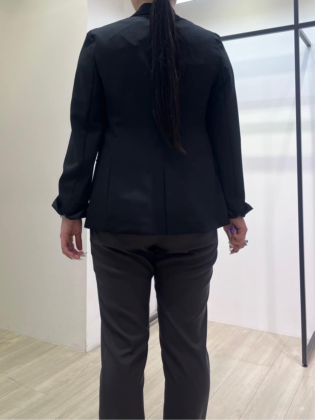hasuさんの「INDIVI｜【パンツ人気1位／褒められパンツ／洗える】ウエストゴムタックテーパードパンツ」を使ったコーディネート