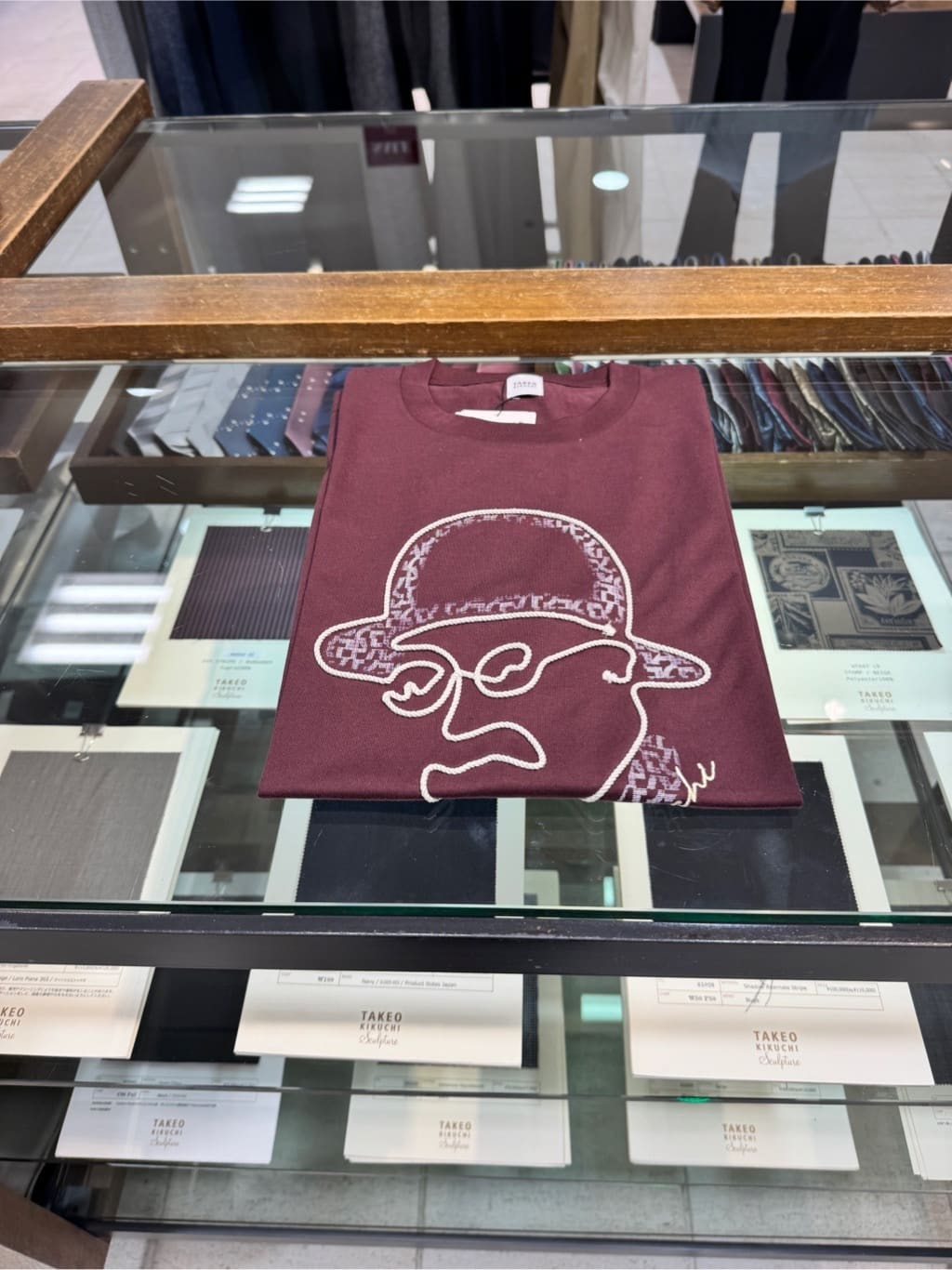 溝端佑太朗さんの「TAKEO KIKUCHI｜◆【Sサイズ～】フェイスロープ刺繍 天竺Tシャツ」を使ったコーディネート