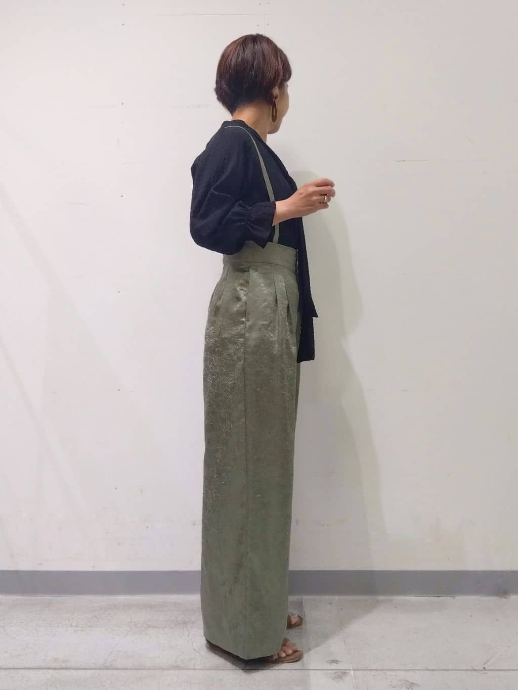 Kさんの「INDIVI｜【洗える／シャーリング素材】ボリューム袖エアリーブラウス」を使ったコーディネート