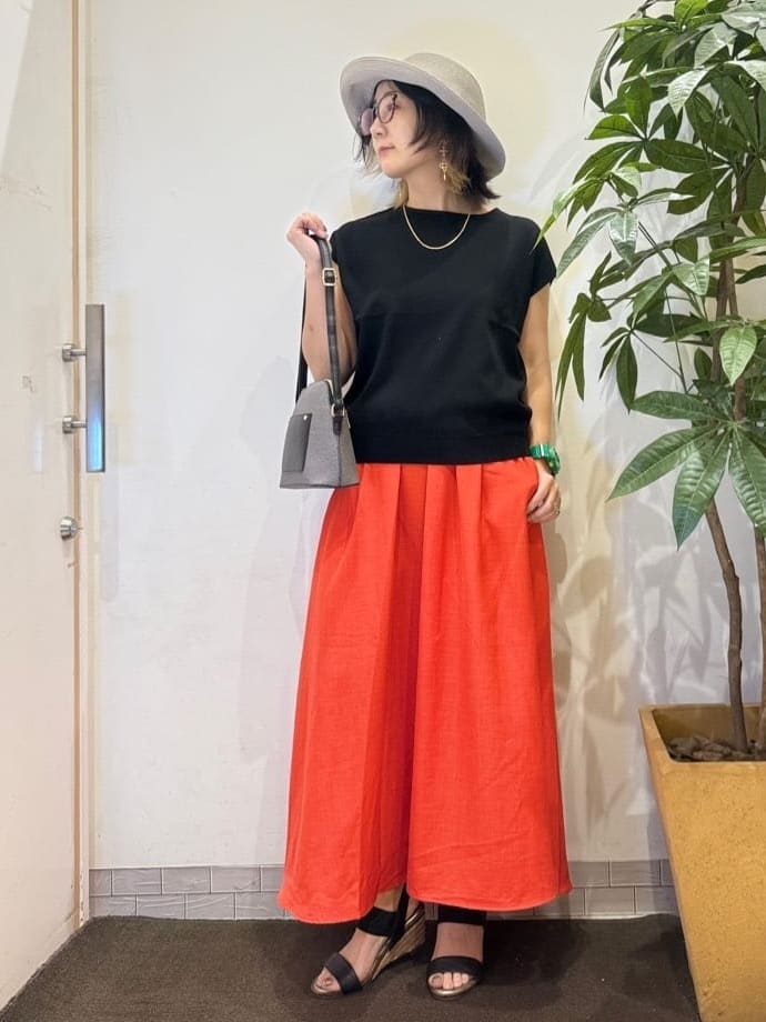 misakiさんの「SHOO･LA･RUE｜【高レビュー/着丈選べる】華やかさをプラスする アソートロングスカート」を使ったコーディネート