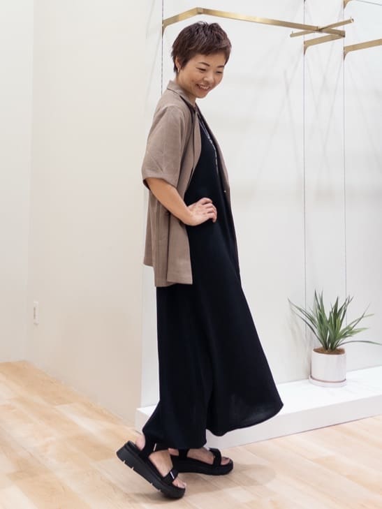 シュウコさんの「grove｜軽やかに羽織れて、きちんと見え ハーフスリーブテーラードジャケット」を使ったコーディネート