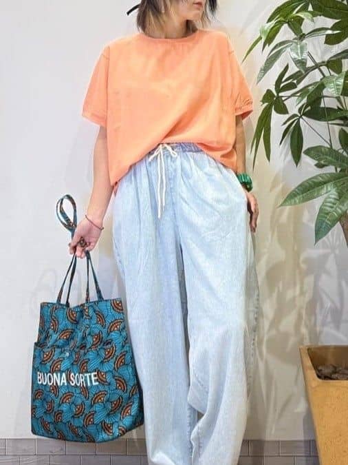 misakiさんの「SHOO･LA･RUE｜【ひんやり/洗濯後しわになりにくい】リブ切り替えドルマンブラウス」を使ったコーディネート