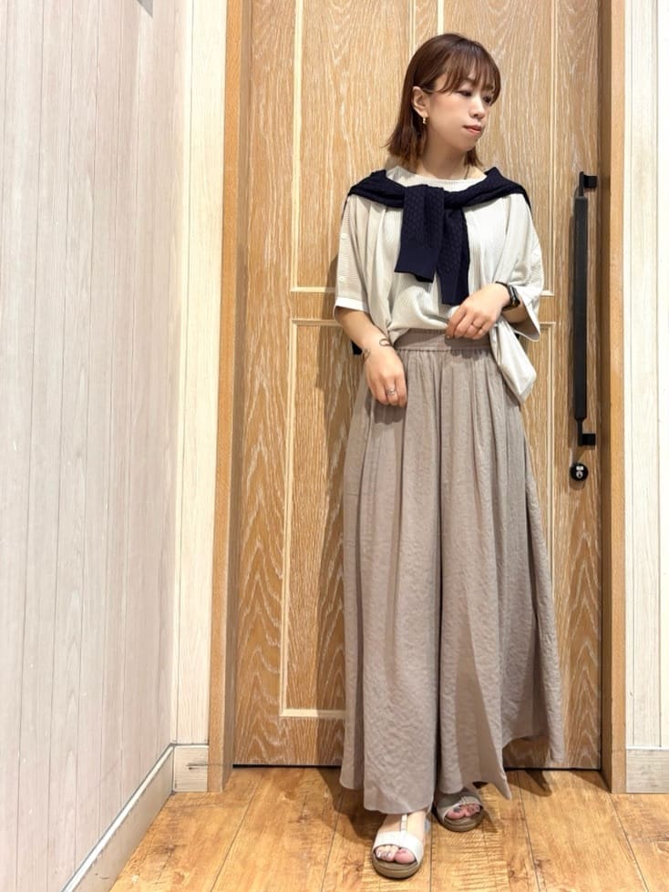 meiさんの「SHOO･LA･RUE｜【ひんやり/UV】高気温でも快適に インせず決まるドルマントップス」を使ったコーディネート