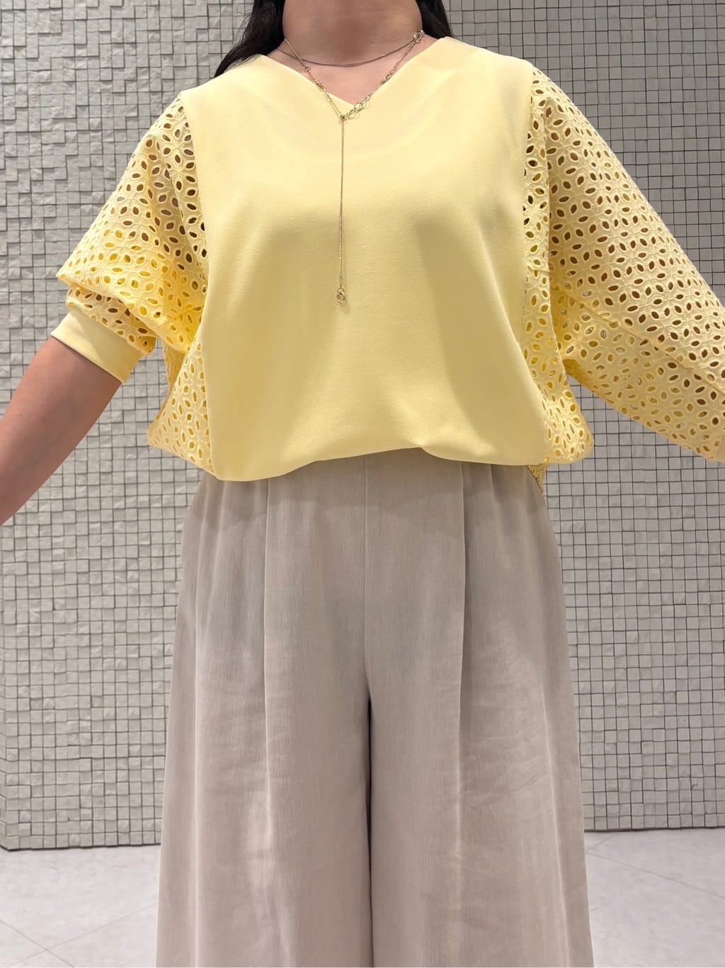 MEGUMIさんの「INDIVI｜【洗える／清涼感◎】ワイドフレアパンツ／スカーチョ」を使ったコーディネート