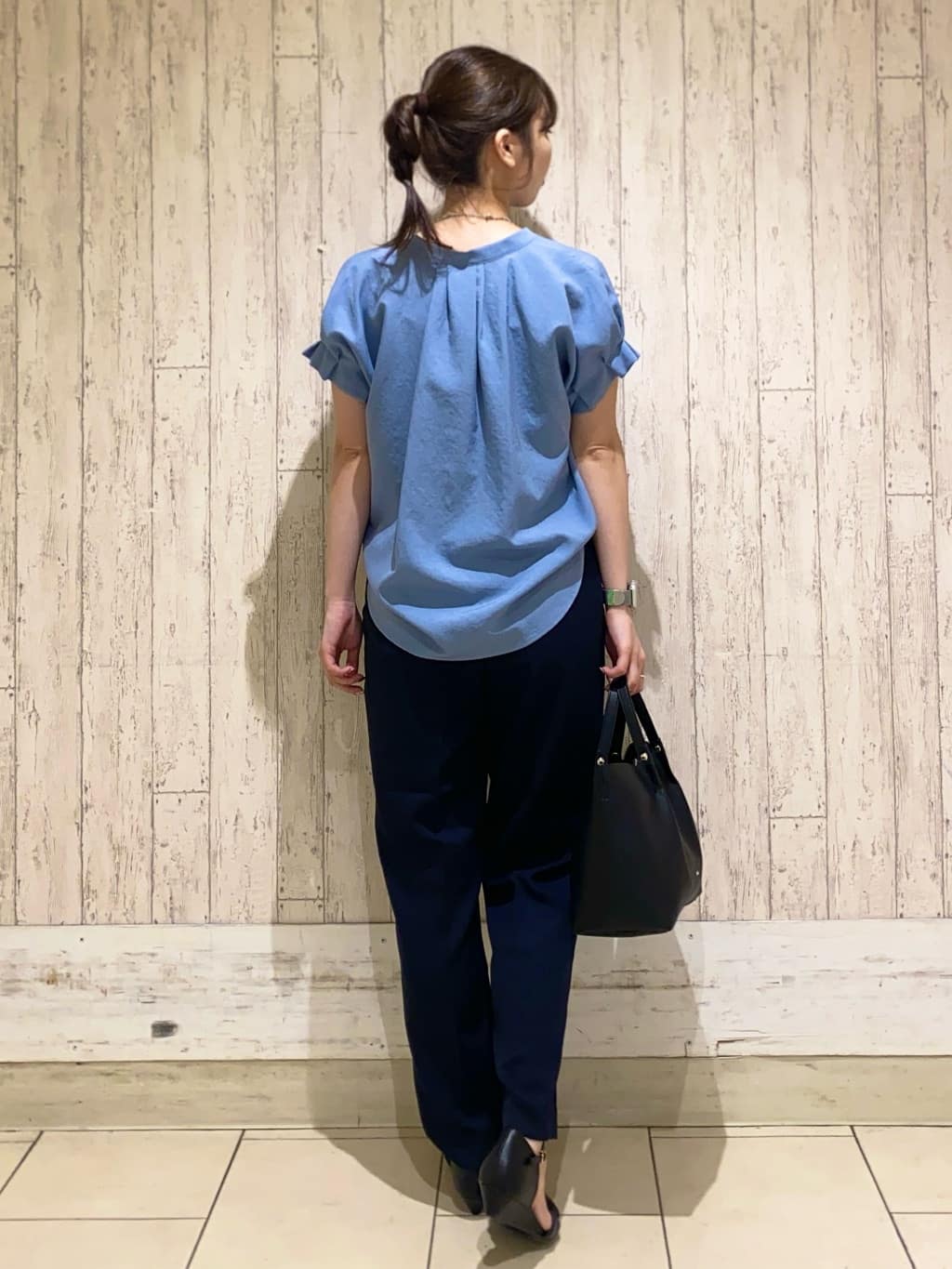 KARENさんの「index｜《7色展開／XS-LLサイズ》タックスリーブスキッパーブラウス【洗濯機洗い可／吸水速乾／抗ピル／防シ」を使ったコーディネート