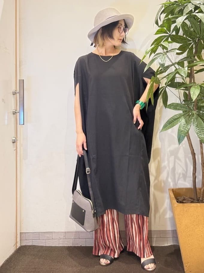 misakiさんの「SHOO･LA･RUE｜【S-LL】楽にサマ見え コクーンシルエットの涼やかワンピース」を使ったコーディネート