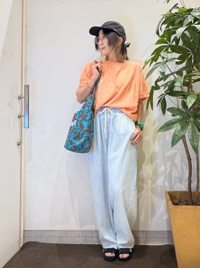misakiさんの「SHOO･LA･RUE｜【ひんやり/洗濯後しわになりにくい】リブ切り替えドルマンブラウス」を使ったコーディネート