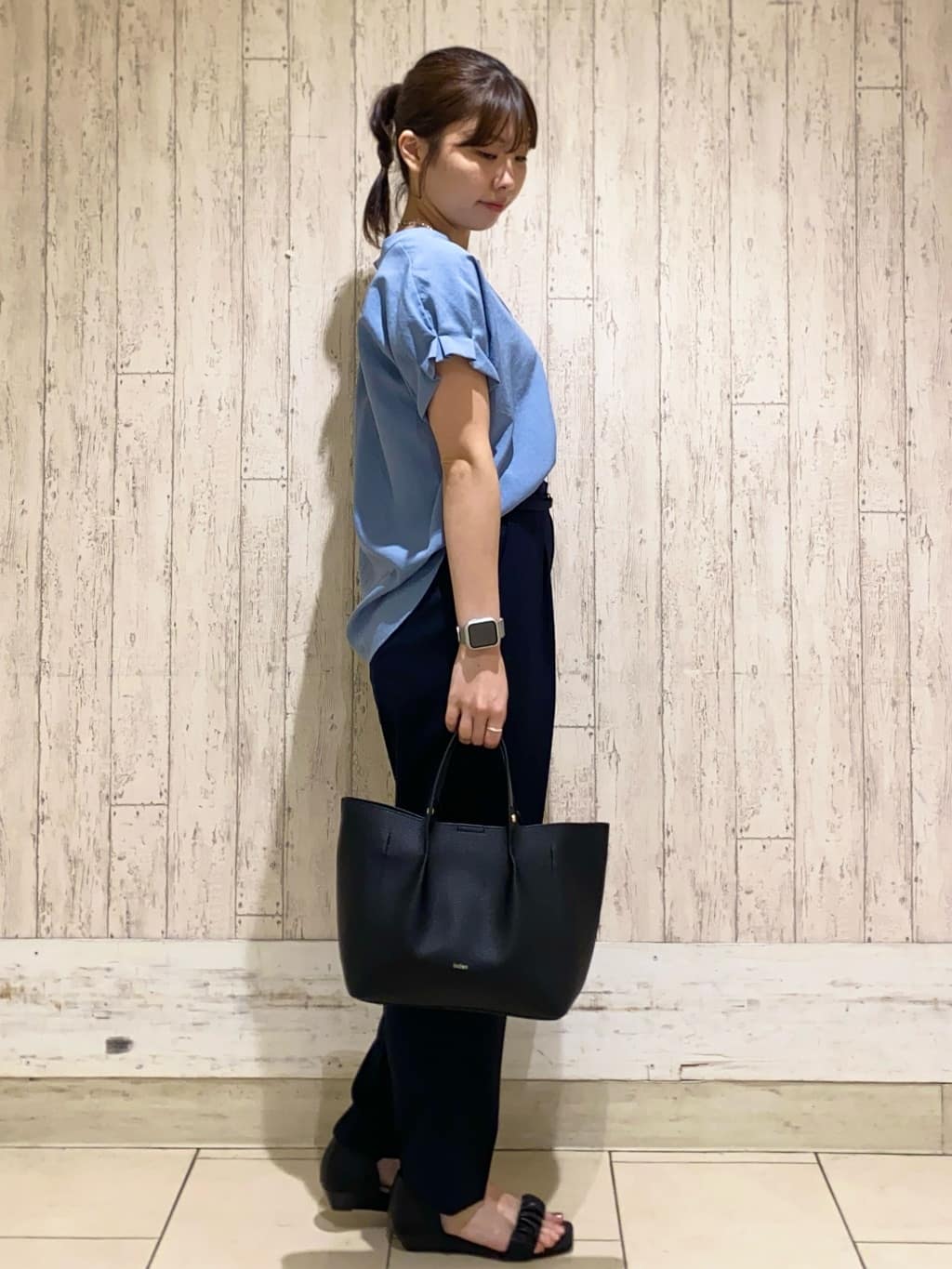 KARENさんの「index｜《7色展開／XS-LLサイズ》タックスリーブスキッパーブラウス【洗濯機洗い可／吸水速乾／抗ピル／防シ」を使ったコーディネート