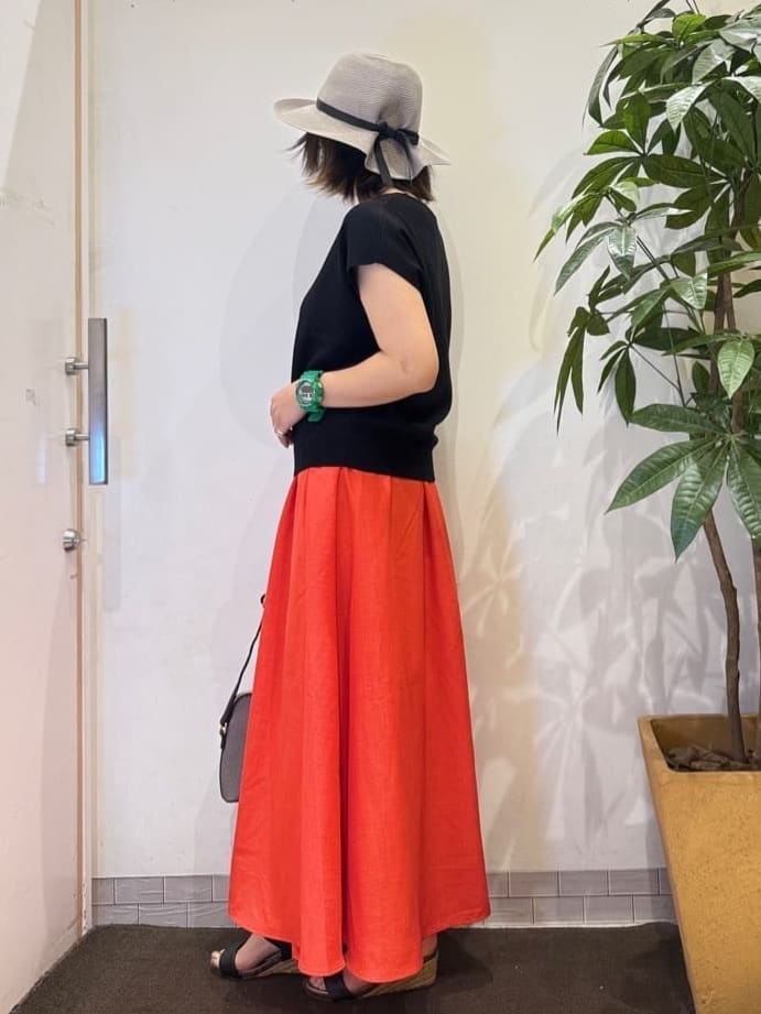 misakiさんの「SHOO･LA･RUE｜【高レビュー/着丈選べる】華やかさをプラスする アソートロングスカート」を使ったコーディネート