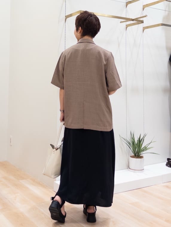 シュウコさんの「grove｜軽やかに羽織れて、きちんと見え ハーフスリーブテーラードジャケット」を使ったコーディネート