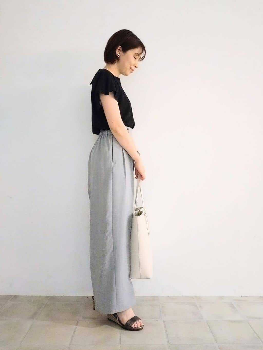 miomioさんの「SHOO･LA･RUE｜【汗ジミ防止/ひんやり/UV】フリルスリーブTシャツ」を使ったコーディネート