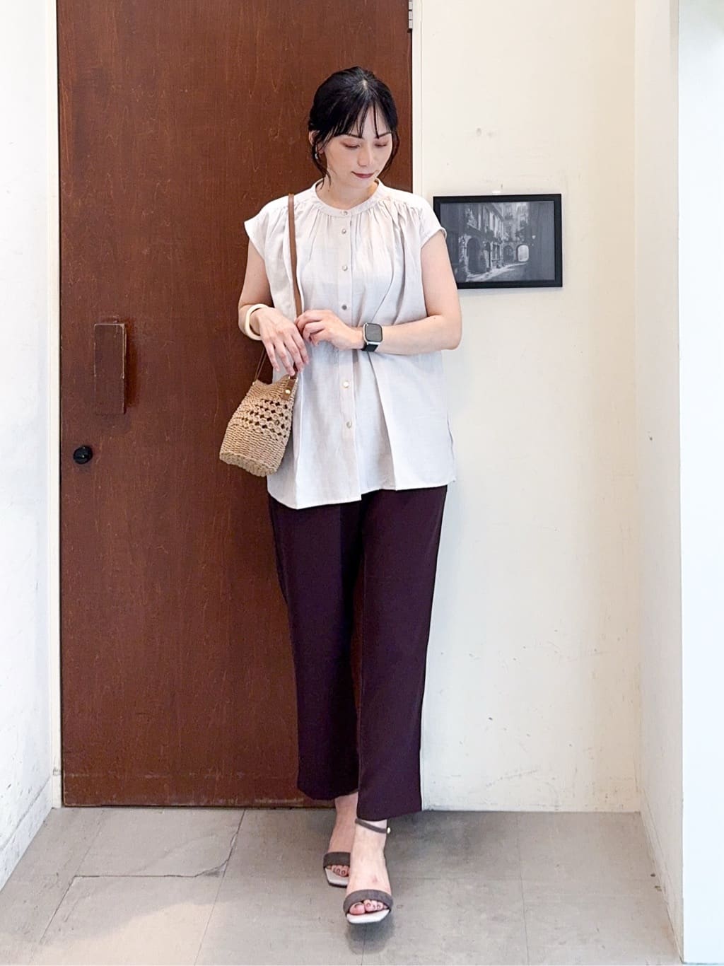 𝐇𝐢𝐫𝐨𝐦𝐢さんの「SHOO･LA･RUE｜【S-LL/洗濯後しわになりにくい】上品にきれい見え スラブギャザーブラウス」を使ったコーディネート