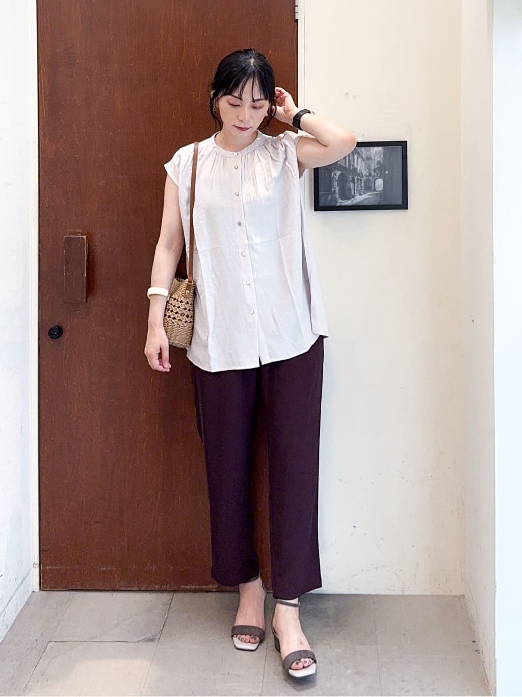 𝐇𝐢𝐫𝐨𝐦𝐢さんの「SHOO･LA･RUE｜【S-LL/洗濯後しわになりにくい】上品にきれい見え スラブギャザーブラウス」を使ったコーディネート