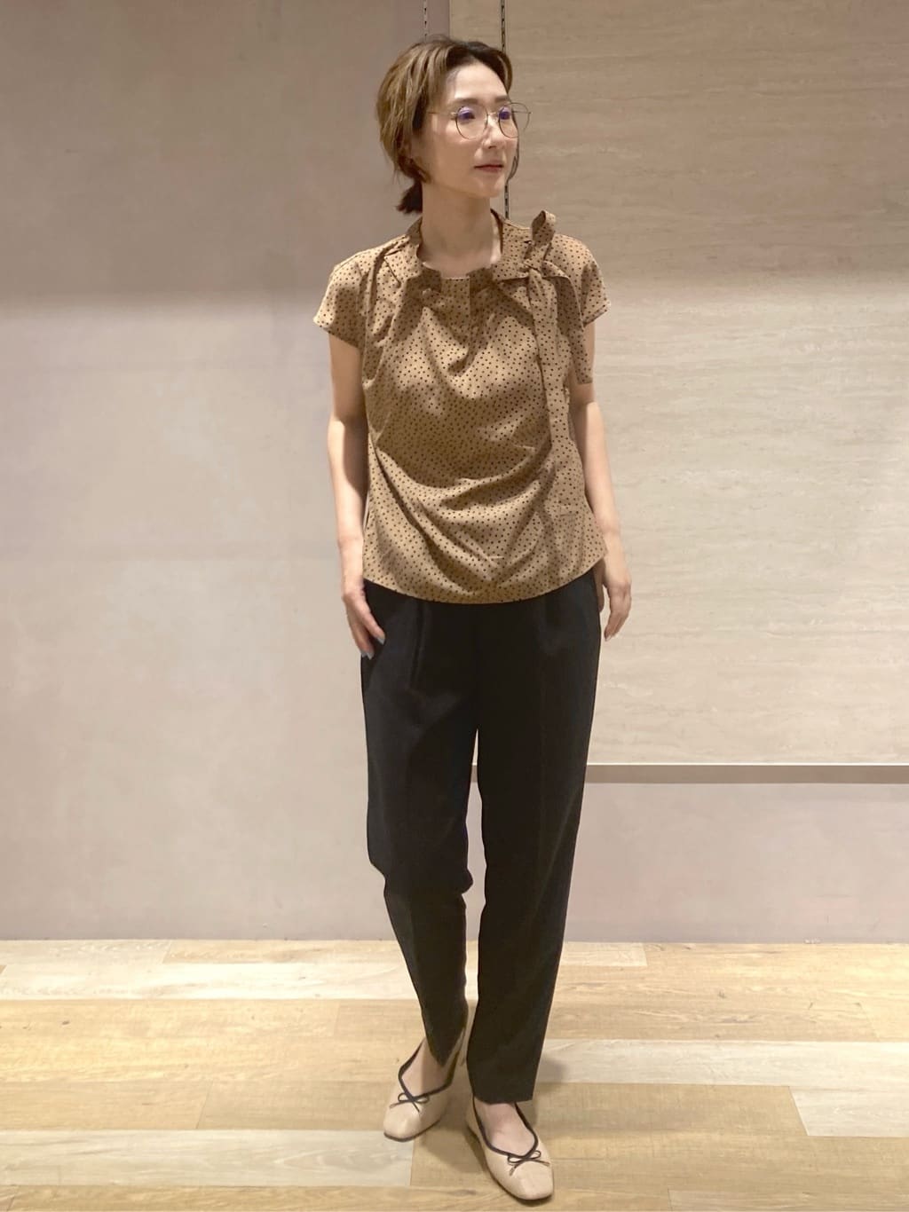 たけねぇさんの「OPAQUE.CLIP｜ラッピングボウタイドットブラウス【洗濯機洗い可】」を使ったコーディネート