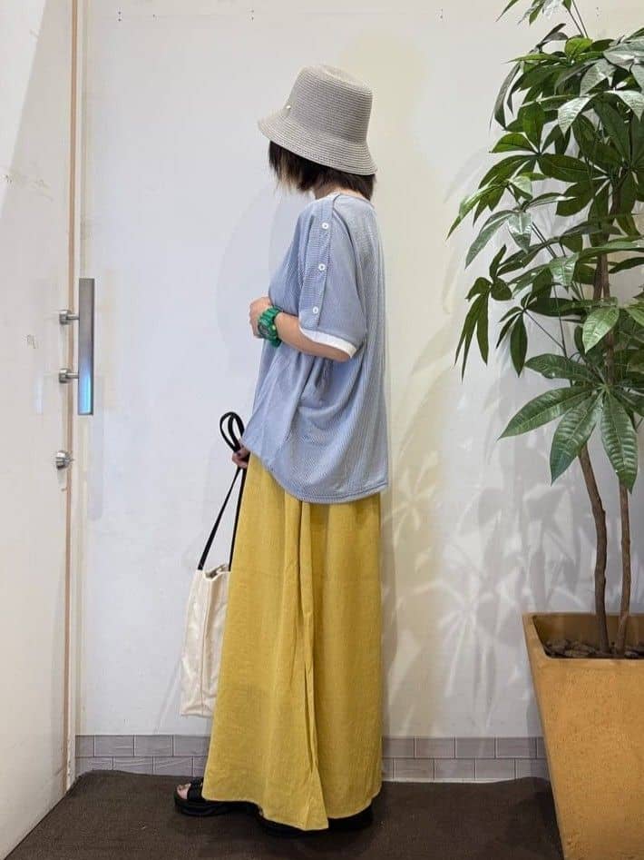 misakiさんの「SHOO･LA･RUE｜【ひんやり/UV】高気温でも快適に インせず決まるドルマントップス」を使ったコーディネート