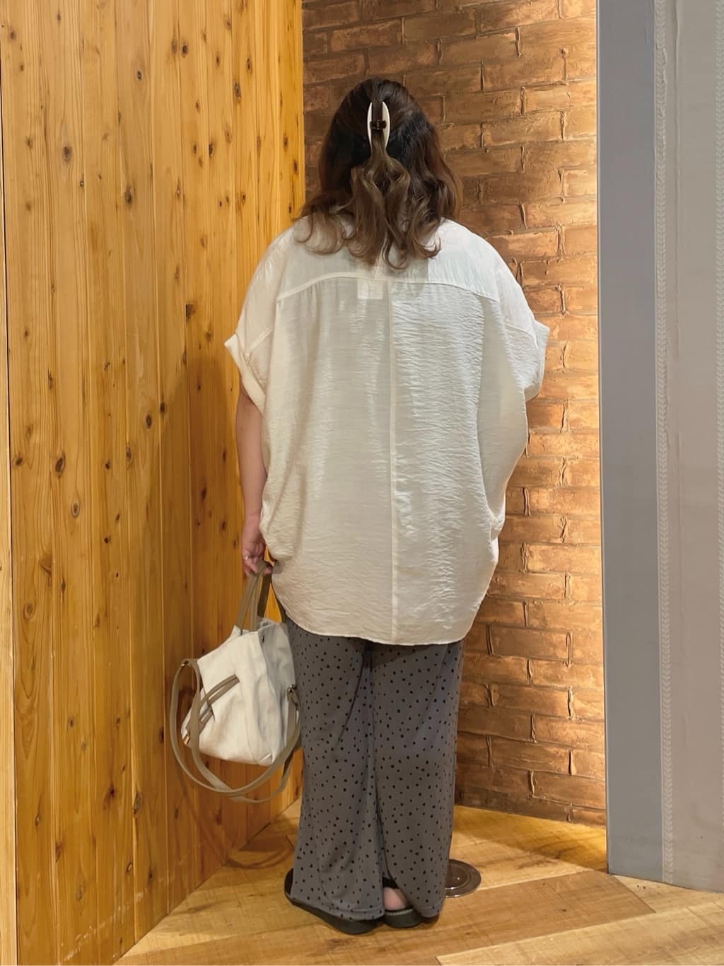 Risaさんの「SHOO･LA･RUE｜【ひんやり】すっきりきれいに体型カバー コクーンシルエットワンピース」を使ったコーディネート