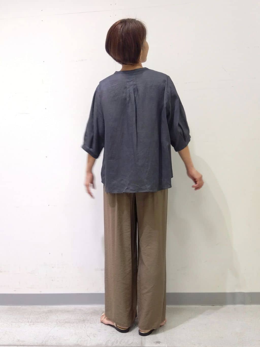 Kさんの「INDIVI｜◆【毎年人気！／フレンチリネン】5分袖バンドカラーブラウス」を使ったコーディネート