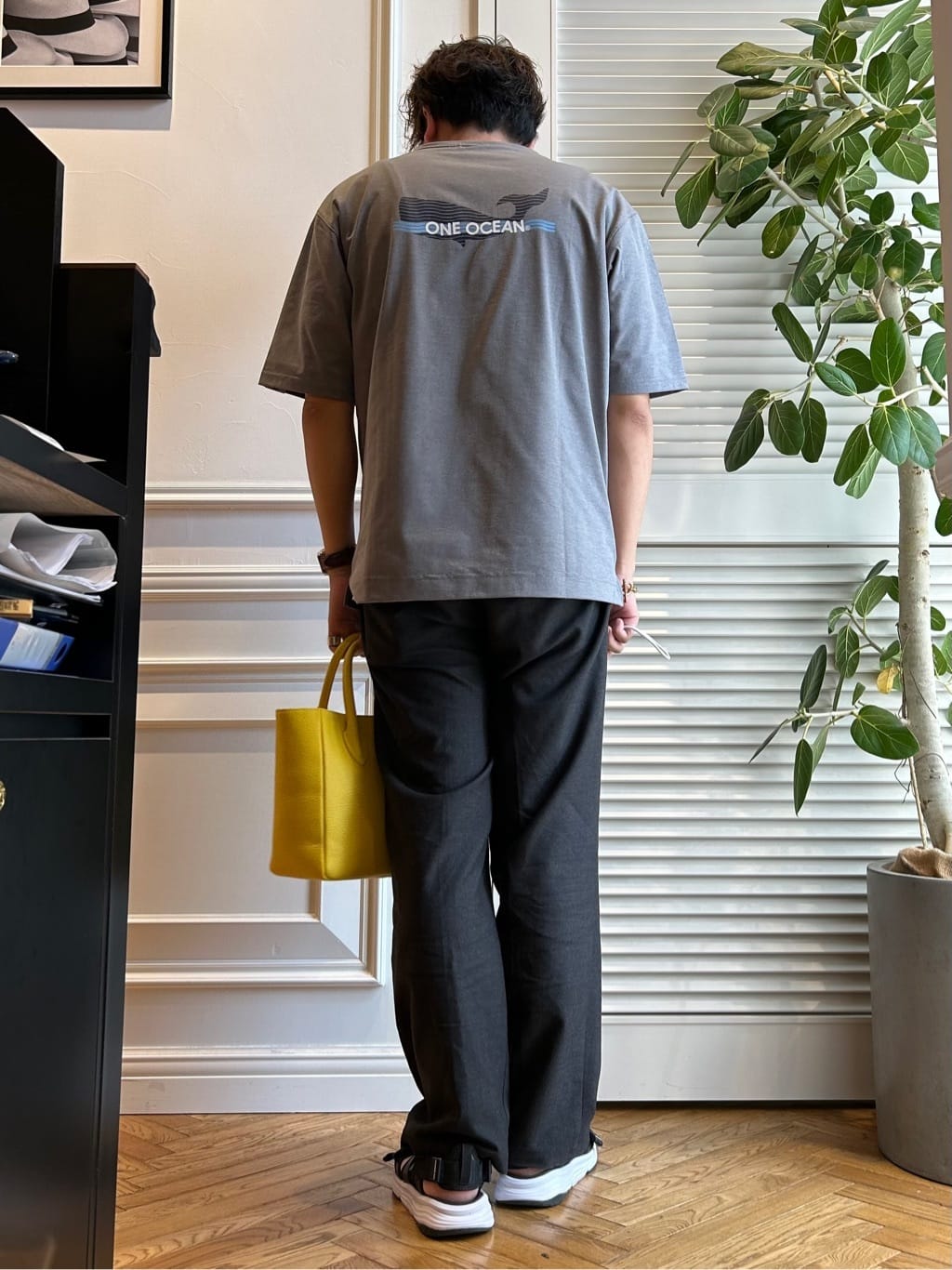 須田　慎二郎さんの「DRESSTERIOR｜【otonaMUSE5月号掲載/日本製】シュリンクレザーミニトート」を使ったコーディネート