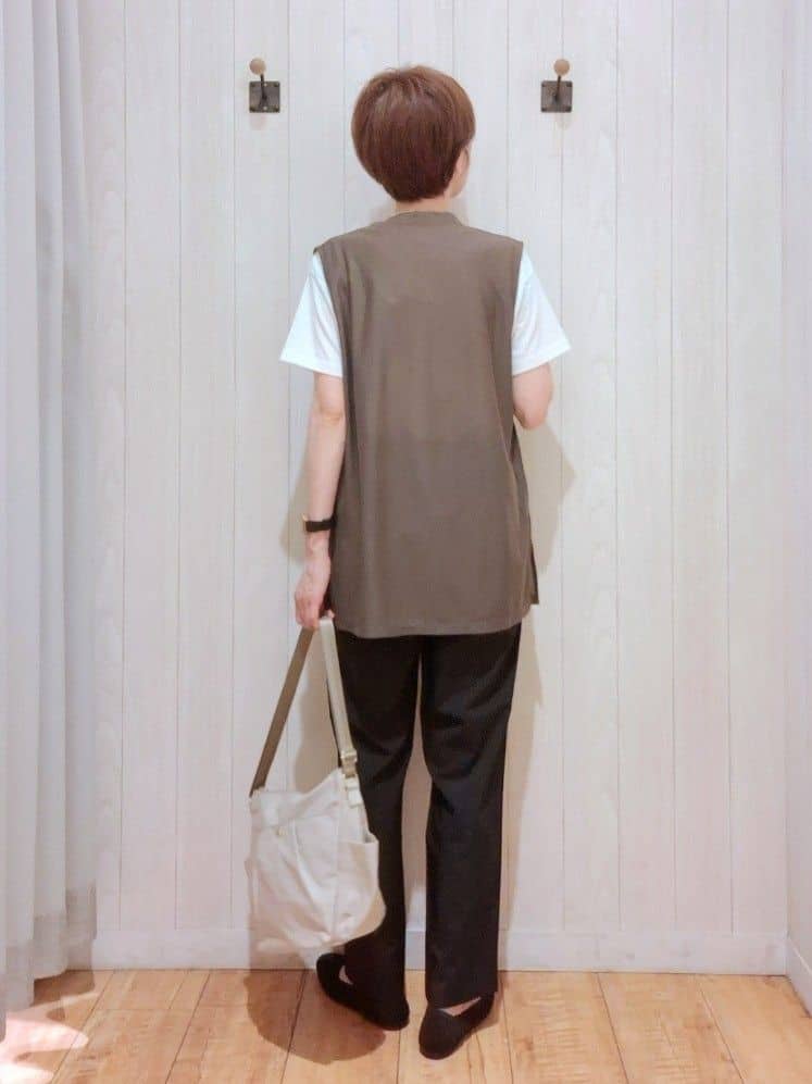 Ribさんの「SHOO･LA･RUE｜【2点セット】着回しいろいろ ジレ＋ロゴTシャツ」を使ったコーディネート