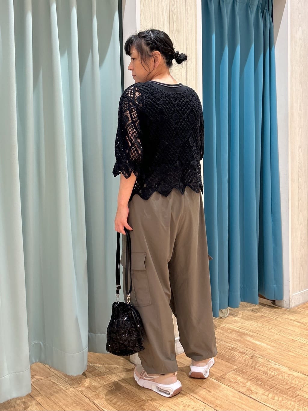 わかさんの「SHOO･LA･RUE｜【2WAY】大人のほんのり甘いスタイルに クロシェレースカーディガン」を使ったコーディネート