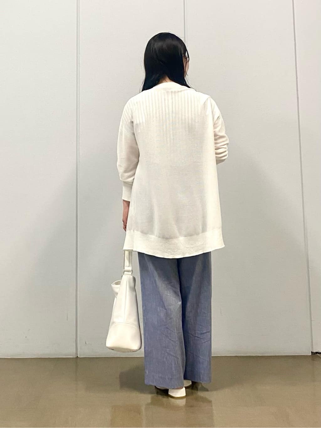 misakiさんの「INDIVI｜【デニムライク】マリンボタン リネン混ワイドパンツ」を使ったコーディネート