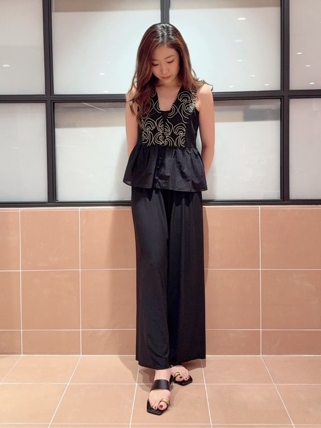 kaoriさんの「ESPERANZA｜ゴールドリングトングフラットサンダル」を使ったコーディネート