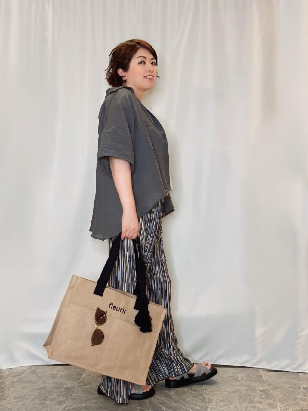 たみさんの「SHOO･LA･RUE｜ゆるっと感がこなれ見え ワッシャーシアー半袖シャツ」を使ったコーディネート