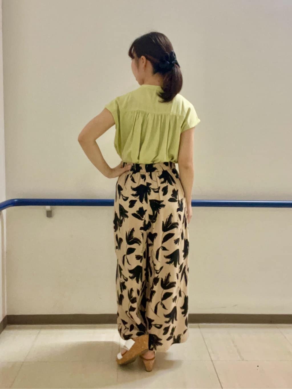 あもさんの「SHOO･LA･RUE｜【S-LL/洗濯後しわになりにくい】上品にきれい見え スラブギャザーブラウス」を使ったコーディネート