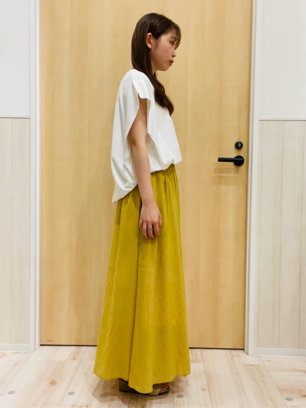 minamiさんの「SHOO･LA･RUE｜【S-LL/ひんやり/UV】二の腕をきれいにカバー ショルダータックトップス」を使ったコーディネート