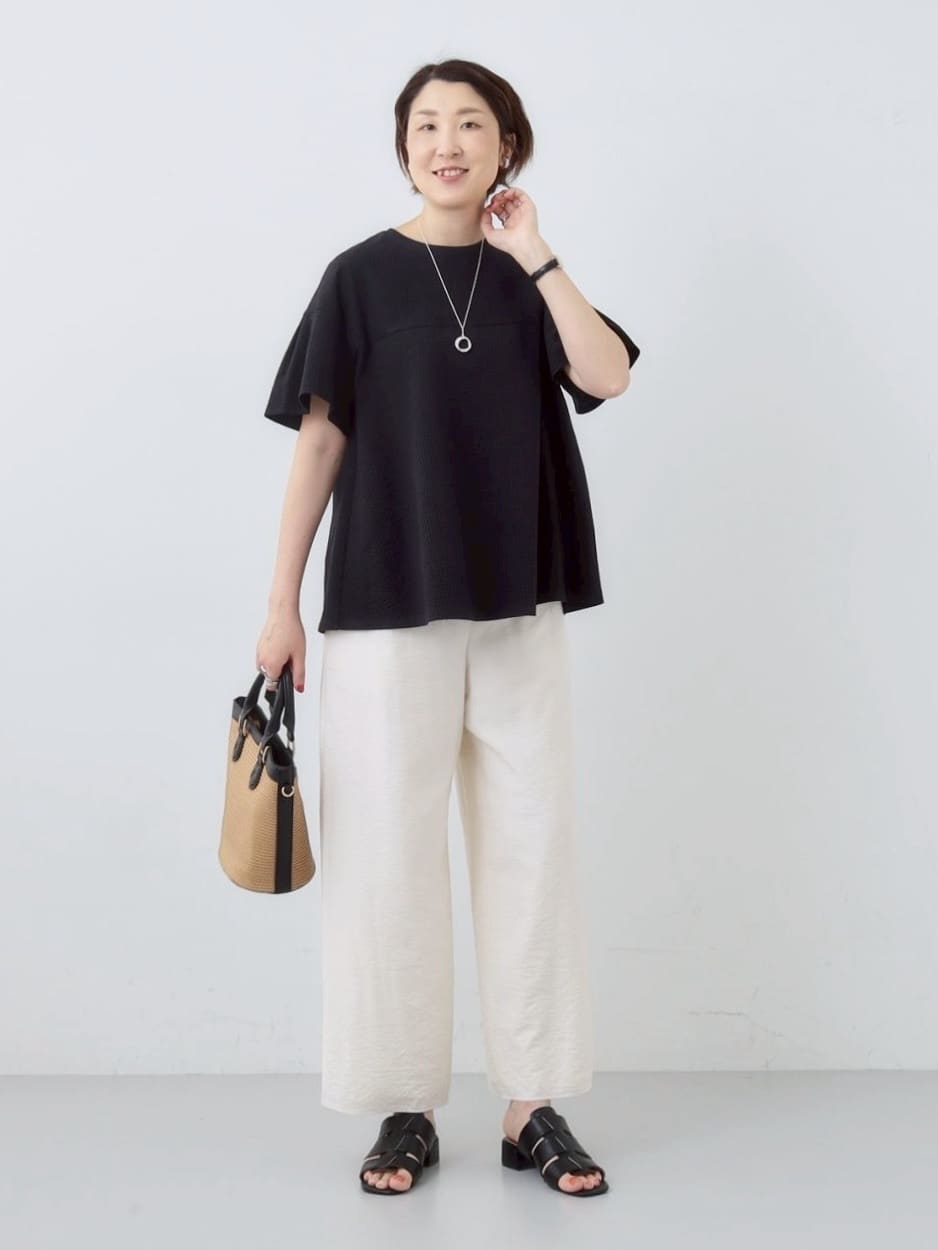 yuriさんの「INDIVI｜◆【合皮】グルカ風デザインミュールサンダル」を使ったコーディネート